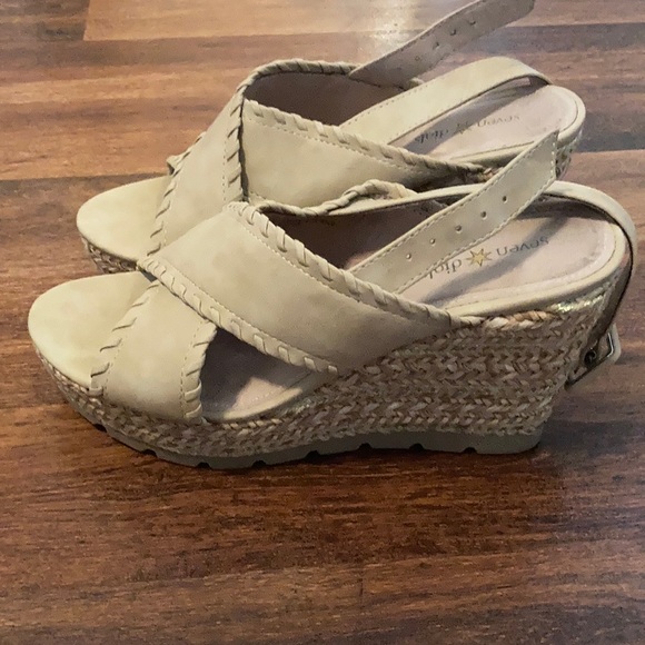 Shoes - Picture 2 of 7